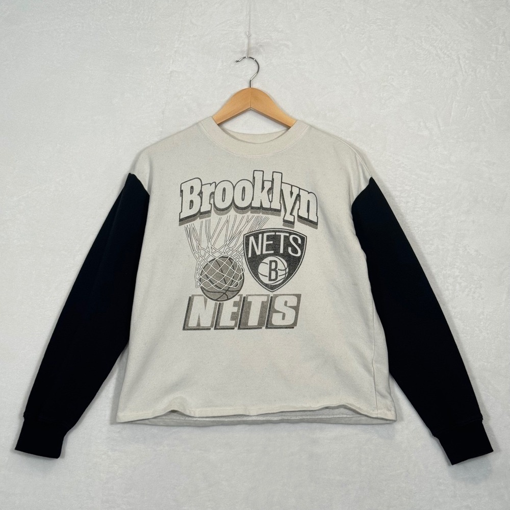 White & Black NBA Brooklyn Nets Sweatshirt Small